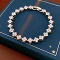 Detailed view of silver clover bracelet with zircon pavé on a jewelry box - Silver Pink (Bracelet)