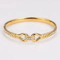 Elegante gouden open armband met geometrisch hol ontwerp en fonkelende kristallen - Goud