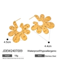 Golden stainless steel flower earrings with white zircon accents, 4.5cm size - Floral Shape / JDEW2407009 (4.5cm)