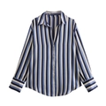 Détail à plat d'une chemise en satin à rayures verticales bleues et blanches avec col - Bleu Tricolore