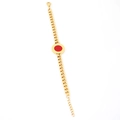 Detailaufnahme des dicken goldenen Panzerarmbands mit rundem roten Emaille-Anhänger - Rotes Armband