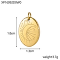 Détail du pendentif ovale doré avec gravure lune et soleil, taille 1,8cm x 1,3cm - XP16092D0W0-Ovale Étoile Lune Soleil