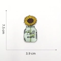 Detailansicht der Maße eines Mason Jar Sonnenblumen-Stickaufnähers, 7,5cm x 3,9cm groß - Sonnenblumenvase