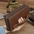 Portafoglio lungo vintage in vera pelle marrone da uomo con cerniera e cinturino laterale - Modello Pochette Lunga / 2061 Crazy Horse Marrone