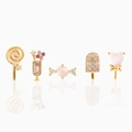 Detailweergave van de 5-delige oorbellen set met zomerse ijsjes en cocktail ontwerpen - Dessertstijl (18K Verguld) / Goud/Roze