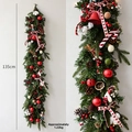 135cm LED Kerstslinger in traanvorm met dennennaalden, rode ballen en dennenappels - Rotan Stijl (135CM)