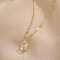 Collier minimaliste en acier titane doré avec pendentif géométrique en zircon cube - Doré