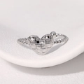 Anillo de corazón ajustable en plata con diseño de cuadros y banda trenzada en bandeja - Estilo Abierto Acolchado de Corazón / Color Acero