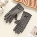 Elegant grey winter gloves for women with touchscreen fingers and stylish bow detail - One Size / Wheat Ear Bow Grey