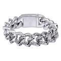 Dettaglio macro del bracciale a maglie con teschio in argento e finitura in metallo - Colore Acciaio 22.5cm (Adatto per polso da 20-21cm)