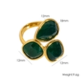 Ring aus 14K vergoldetem Titan mit smaragdgrünen Tropfen und quadratischen Zirkonia - Grüner Achat Farbe