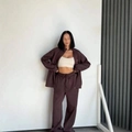 Tuta sportiva due pezzi marrone scuro con giacca con cappuccio e pantaloni larghi - S / Marrone