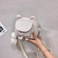 Sac bandoulière en toile blanc crème avec oreilles d'ours mignonnes et rabat design - Avec pendentif / Blanc Cassé