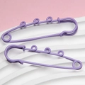Détail de deux épingles à nourrice violettes de 6cm avec trois boucles pour bijoux DIY - Violet