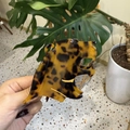 Close-up of leopard head hair claw clip in tortoiseshell finish with golden spring - Light Tortoiseshell Leopard