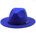 Détail d'un chapeau en feutre bleu roi avec ruban en cuir noir et boucle argentée - M (56-58cm) / Bleu Saphir