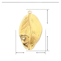 Makroaufnahme von Edelstahl Blattanhänger in Gold mit 28x16mm Maßen und Harzstein Detail - YE546-Gold Blatt Harz Stein
