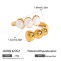 Anello aperto in acciaio inossidabile con tre perle bianche e sfere dorate su fondo bianco - Anello Aperto in Oro Con Tripla Perla (JDR0112002)