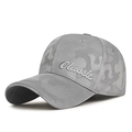 Klassische graue Camouflage-Baseballkappe mit weißer 3D-Stickerei auf weißem Grund - Verstellbar / Hellgrau
