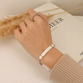 Bracciale a barra incisa in acciaio inossidabile argento e set di anelli aperti - Color Acciaio