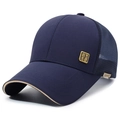 Berretto da baseball blu scuro in rete traspirante con logo in metallo e etichetta sport - Regolabile / Blu navy