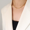 Minimalistische gouden bladketting in creatief schakelontwerp gedragen door een model - Gouden Ketting (P1167-Gouden Ketting-40+5cm)