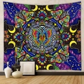 Arazzo mandala bohémien con farfalla e funghi appeso su una parete in stile minimal - 73X95CM / Farfalla Trippy Colorata - Spazzolato