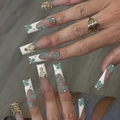 Uñas postizas de ataúd extra largas con arte floral verde y diamantes de lujo - Floral Francés Diamantes (Estilo Pegamento)