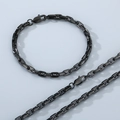 Detalle de conjunto de joyería en acero inoxidable negro con cierre de mosquetón - Pulsera (5mmx21cm) / Negro