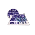 Emaille-Anstecknadel mit Bergen und Zelt und Keep Nature WILD Schriftzug - Campingzelt Stil (XZ8514)