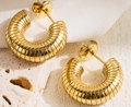 Detail of gold-plated geometric hoop earrings with ribbed Tubogas texture on white stone - Gold Horizontal Ribbed Chunky C-Shaped