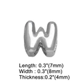 Vista dettagliata del ciondolo a lettera W d'argento da 7x8mm per gioielleria fai-da-te - Lettera W