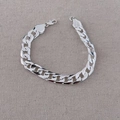 Bracelet chaîne cubaine minimaliste en argent sur fond en lin texturé gris neutre - 3037