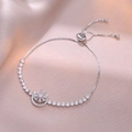 Verstellbares Silberarmband mit Stern- und Mondanhängern und funkelnden Zirkoniasteinen - Drehbarer Stern Mond Blumen Armband (TS0027)