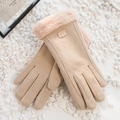 Guanti invernali beige da donna con polsini in pelliccia ed etichetta in pelle fashion - Taglia unica / Beige