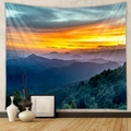 Dettaglio dell'arazzo da parete con montagne al tramonto e decorazioni minimaliste - 73X95CM / Tessuto Spazzolato