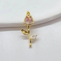 Ciondolo a tulipano in rame placcato oro con zircone rosa e micro-cristalli incastonati - Grande / Rosa