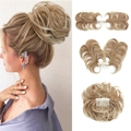 Chignon postiche blond bouclé en fibres synthétiques avec fixation par peigne - Blond Miel