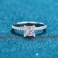 Bague élégante en argent sterling S925 avec moissanite taille princesse et pavé - US 15 / 7mm Zirconia Carré
