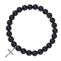 Dettaglio del bracciale con perline nere opache e ciondolo a croce in metallo argento - Carta di Benedizione / Pietra opaca