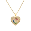 Collana con pendente a cuore in oro con zirconi arcobaleno e cristalli micro-pavé - Stile Cuore Arcobaleno