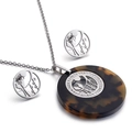 Set collana e orecchini con uccello in argento e dettagli in resina tartarugata - Uccello e Ramo Argento (KS51287-K)