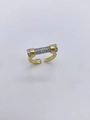 Goldener offener Ring mit horizontalem Steg, besetzt mit funkelnden weißen Zirkonia - Ring / Gold