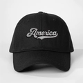 Klassische schwarze Baseballkappe aus Baumwolle mit America-Stickerei und gebogenem Schirm - Verstellbar / Schwarz