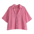 Detalle de camisa rosa de manga corta con textura plisada vertical y botones de calidad - XS / Top Rosa