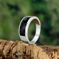 Anello in acciaio inossidabile argento con pietra blu rettangolare su base in legno - US 7 / Pietra Arenaria Blu Acciaio