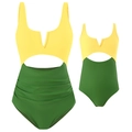 Costumi da bagno coordinati mamma e figlia bicolore giallo e verde con ritagli alla moda - S / Verde