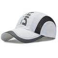 Berretto da baseball bianco ad asciugatura rapida con rete nera e grafica DIR - Regolabile / Bianco