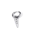 Détail d'une boucle d'oreille créole argentée avec pendentif triangulaire ajouré de cercles - Boucle d'oreille Triangle Argentée