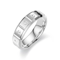 Anello in acciaio al titanio lucido con motivo geometrico su sfondo bianco - US 6 / Argento